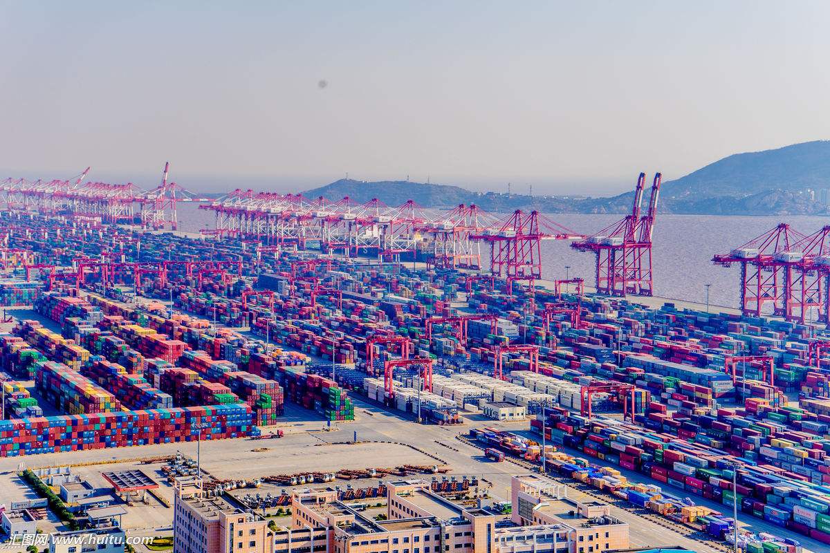 2018年1-8月四川省货物贸易进出口总值为3621.8亿元，较去年同期增长27.5%